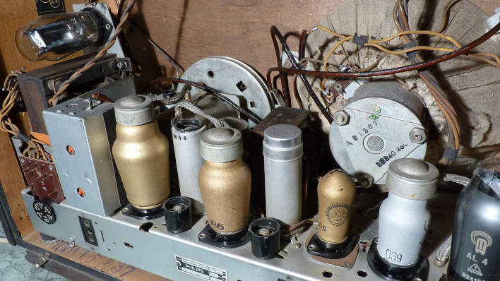 Innenleben eines altes Radios von Uwe Schwarz aus Hamburg