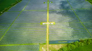 Photovoltaik auf einem Feld, BIld: imago images