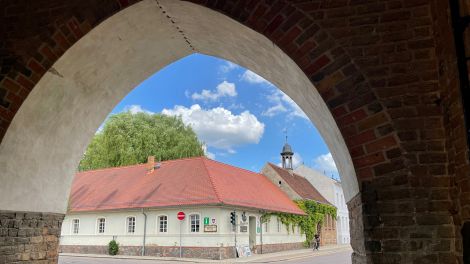 Blick über das Ruppiner Tor in die Altstadt, Bild: Antenne Brandenburg / Claudia Stern