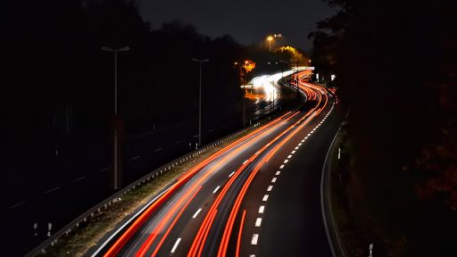 Nachts auf der Autobahn, Foto: Colourbox