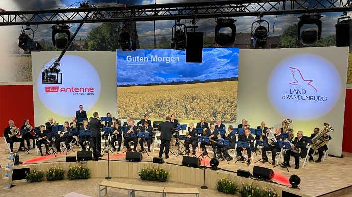 Das Polizeiorchester probt auf der Bühne der Brandenburghalle, Bild: Antenne Brandenburg