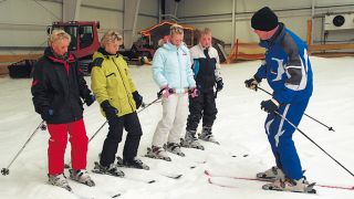 Skikurs in der Skihalle Snowtropolis, Quelle: Snowtropolis Indoor-Skihalle