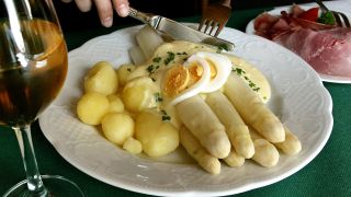 Spargel satt! Ein Hochgenuss!, Foto: dpa-bildfunk