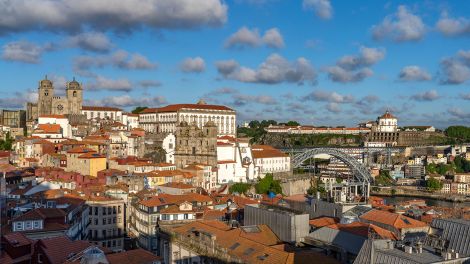 Altstadt Porto Blick vom Miradouro da Vitoria auf die Altstadt , Bild: imago images/Peter Schickert