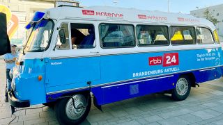 Der blaue Robur ist unterwegs im Land, Bild: Antenne Brandenburg / Janko Brett