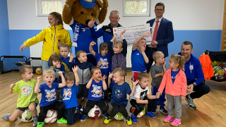 Wir halten zusammen - Scheckübergabe fussballKIDSclub e.V. in Deetz, Foto: Antenne Brandenburg