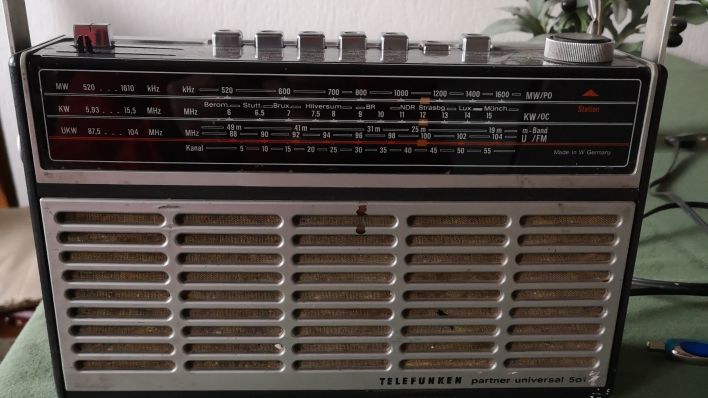 Altes Radio von Elisabeth Betzien, seit 1975 in ihrem Besitz, Bild: Elisabeth Betzien