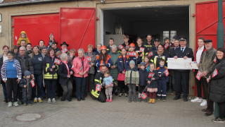 1000 Euro für den Nachwuchs bei der Freiwilligen Feuerwehr Nettelbeck e.V., Foto: Ivo Ziemann, Antenne Brandenburg