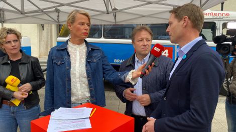 Wittenberges Bauamtsleiter Martin Hahn im Gespräch mit Moderatorin Ulrike Finck