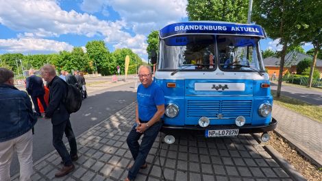 Allzeit bereit: Reinhard Rogge, Fahrer des Robur-Busses.