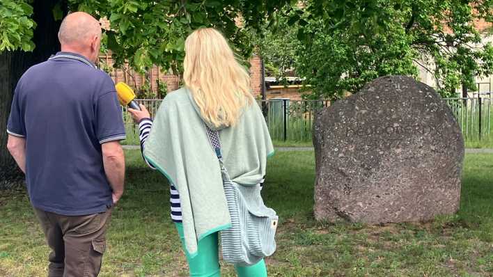 Findling mit Gründungsjahr Neudöbern, Bild: Antenne Brandenburg/Anke Blumenthal
