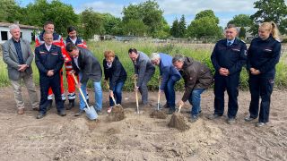 Die ersten Spatenstiche für die neue Rettungswache, Bild: Antenne Brandenburg / Björn Haase-Wendt