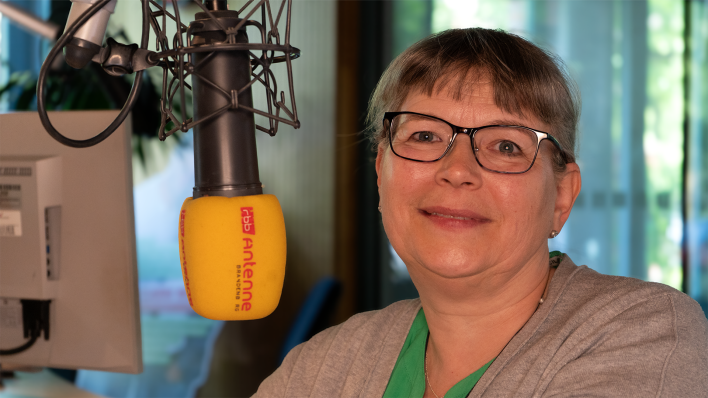 Manuela Brockmeier vom Pflegestützpunkt Potsdam im Antenne-Studio, Bild: Antenne Brandenburg