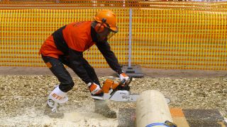 Ein Teilnehmer bei der Waldarbeitermeisterschaft, Bild: imago-images