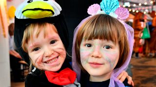 Zwei verkleidete Kinder im Karneval, Bild: imago-images