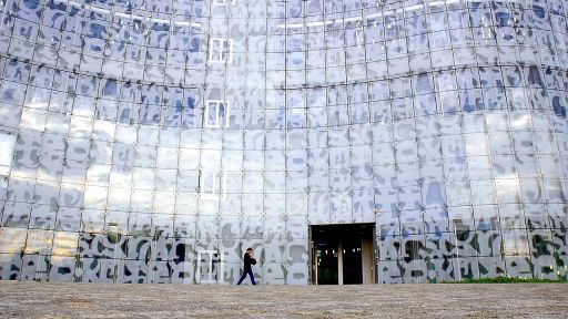 Fassade des Informations- Kommunikations- und Medienzentrum der BTU Cottbus, Bild: imago/Steinach