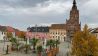 Der Marktplatz in Golßen mit seinem weithin sichtbaren Rathausturm ist das Herzstück der Stadt. Von hier aus kommt erreicht man alle wichtigen Orte in wenigen Gehminuten, Bild: Antenne Brandenburg / Daniel Friedrich