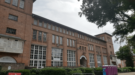 National wertvolles Kulturdenkmal: die Galopprennbahn Hoppegarten mit ihren historischen Backsteingebäuden, Foto: Antenne Brandenburg, Eva Kirchner-Rätsch