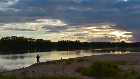 Abendstimmung an der Elbe bei Wootz. Angler nutzen die Gunst der Stunde, Bild: Antenne Brandenburg / Björn Haase-Wendt