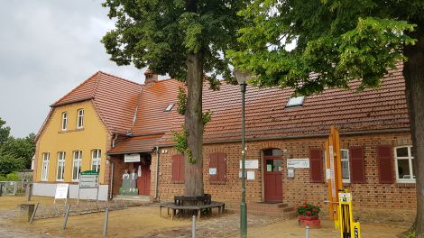 Einst Dorfschule, heute Heimat des Dorfmuseums Alte Schule, Foto: Antenne Brandenburg, Eva Kirchner-Rätsch