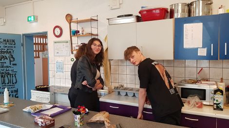 Gemeinsam kochen und chillen im Jugendtreff von Neuhardenberg, Foto: Antenne Brandenburg, Eva Kirchner-Rätsch