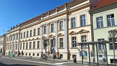 Das Museum Neuruppin präsentiert die Geschichte der Stadt von ihrer Gründung bis zur Gegenwart. Ab dem 3. Oktober informiert eine neue Sonderausstellung zur Entwicklung Neuruppins in den letzten 30 Jahren.