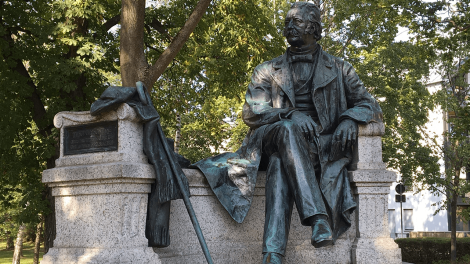 Das Theodor-Fontane-Denkmal in Neuruppin entwarf der Bildhauer Max Wiese, Foto: C. Stern, Antenne Brandenburg