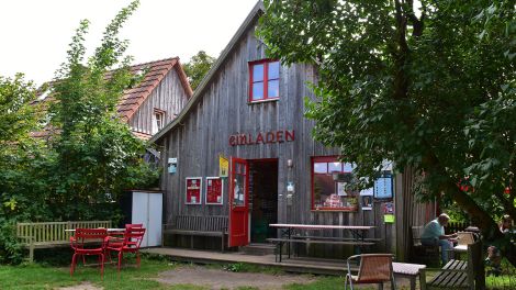 Im „einLADEN“ gibt es regionale Lebensmittel wie Brot, Wurst und Marmeladen, außerdem Kunsthandwerk und ein Café, Bild: Antenne Brandenburg/Haase-Wendt