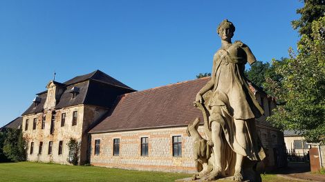 Schloss Altdöbern, Blick auf das unsanierte Kavaliershaus, Bild: Antenne Brandenburg/Iris Wußmann