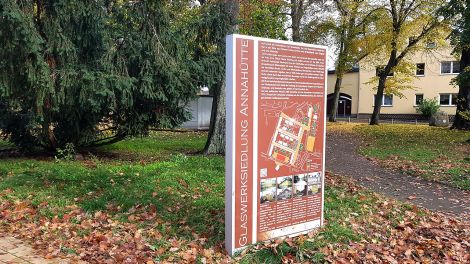 Aufsteller Glaswerksiedlung Annahütte, Bild: Antenne Brandenburg/Iris Wußmann