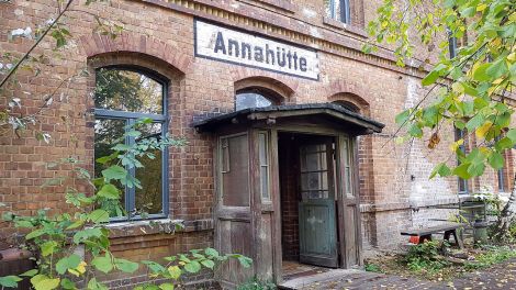 Eingang Bahnhof Annahütte, Bild: Antenne Brandenburg/Iris Wußmann