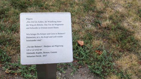 Ein Schild auf dem Pilgerweg von Bad Wilsnack.