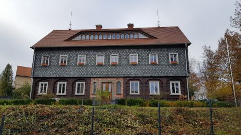 Das Buckower Umgebindehaus – eine echte Brandenburger Rarität. Hausbesitzer Thomas Mix hat es im Zittauer Gebirge abgebaut und in Buckow wieder aufgebaut, Bild: Antenne Brandenburg/Eva Kirchner-Rätsch