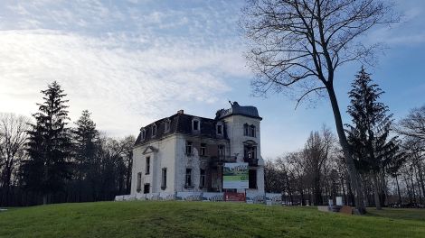 Schloss Raakow soll saniert und Wohnungen gebaut werden, Bild: Antenne Brandenburg/Iris Wußmann