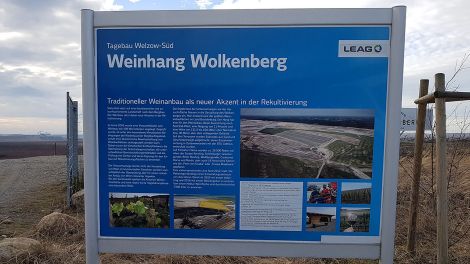 Hinweis auf den abgebaggerten Ort Wolkenberg, Bild: Antenne Brandenburg/Iris Wußmann