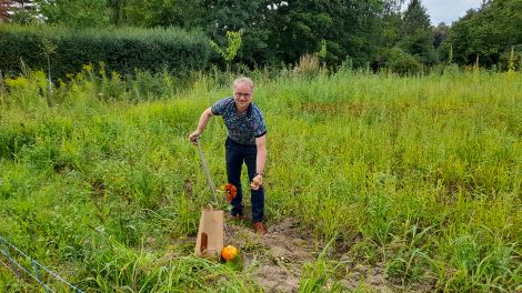 Der Fredersdorfer Hardy Gudzinski auf einem Gemüsefeld, Foto: Antenne Brandenburg/Marie Stumpf