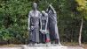 Die Bronzeplastik „Müttergruppe“ von Fritz Cremer auf dem Gelände der Mahn- und Gedenkstätte Ravensbrück, Bild: dpa/Soeren Stache