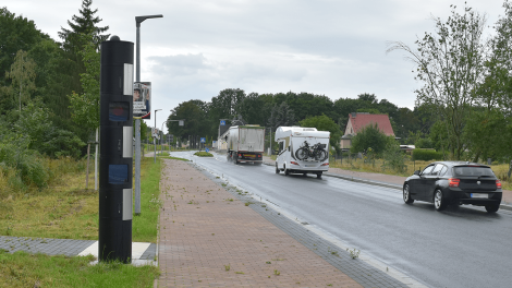 Bleibt einigen Autofahrern in Erinnerung – der Blitzer an der B189 in Groß Pankow. Seit 2019 steht das feste Gerät an der Bundesstraße., Foto: Björn Haase-Wendt, Antenne Brandenburg