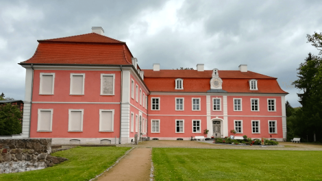 Das Schloss Wolfshagen hat eine wechselvolle Geschichte: nach dem Krieg wurde es geplündert und der letzte Baron vom Hof gejagt. Zunächst kamen hier Flüchtlinge unter, 1952 wurde das Schloss zur Landschule – bis 1990 wurde hier noch unterrichtet. 2002 wurde es zum Museum., Foto: B. Streiter, Antenne Brandenburg