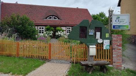 Grüne Oase Jabel, Betreiberin Petra Puls hat ein 200 Jahre altes Bauernhaus ausgebaut, Bild: Antenne Brandenburg/Britta Streiter