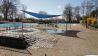 Das Karstädter Freibad wurde Anfang 2000 aufwendig saniert. Es ist ein Bad für die ganze Familie. Es gibt neben einer riesigen Liegewiese mit Schattenplätzen ein Mutter-Kind-Becken, ein Kinderbecken für Schwimmer und Nichtschwimmer mit Rutsche, eine 25-Meter-Wettkampfbahn, zwei Beachvolley-Ball-Anlagen, eine Kegelbahn, einen Spielplatz und auch Spielgeräte im Wasser,Bild: Antenne Brandenburg/Britta Streiter