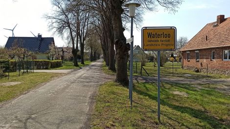 Waterloo in Karstädt. Weltweit gibt es über 100 Orte mit dem Namen. 2003 richtete der Karstädter Ortsteil das internationale Waterloo-Treffen, Bild: Antenne Brandenburg/Björn Haase-Wendt