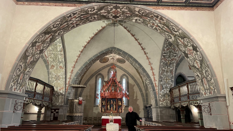 Pfarrer Christian Raschke in seiner Kirche, Foto: Josefine Jahn, Antenne Brandenburg