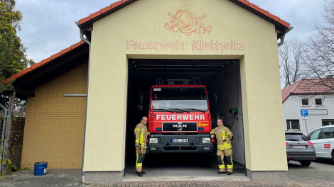 Links: stellvertretender Ortswehrführer Peter Böhm, rechts: Ortswehrführer Andreas Münch, Foto: Josefine Jahn, Antenne Brandenburg