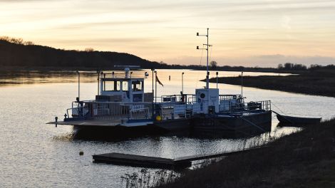 Grenzgänger: die Fähre Lenzen – Pevestorf. Seit 1992 verbindet die Fähre „Westprignitz“ Brandenburg und Niedersachsen auf dem Wasserweg, Bild: Antenne Brandenburg/Björn Haase-Wendt