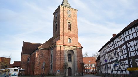 Die St. Katharinen Kirche in Lenzen. Die Grundsteinlegung geht ins 14. Jahrhundert zurück. Immer wieder brannte sie in den Jahrhunderten aus und wurde neu aufgebaut. Erhalten blieben die spätgotischen Malereien, Bild: Antenne Brandenburg/Björn Haase-Wendt