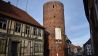 – Der „stumpfe Turm“ mit den Resten der Stadtmauer ist der einzig verbliebene Turm der mittelalterlichen Stadtbefestigung. Um 1700 stürzte das Kegeldach ein – so kam der Turm zu seinem Namen, Bild: Antenne Brandenburg/Björn Haase-Wendt