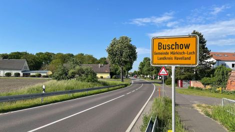 Das Ortsschild von Buschow, Bild: Antenne Brandenburg/Claudia Stern