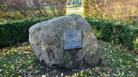 Der Gedenkstein für das Adelsgeschlecht „von Rohr“, das seit 1359 in Meyenburg lebte., Foto: Björn Haase-Wendt, Antenne Brandenburg