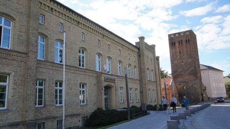 Das Rathaus liegt ganz in der Nähe des Dominikanerklosters, Bild: Antenne Brandenburg / Fred Pilarski